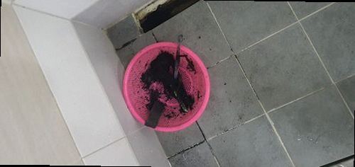 대전 서구 관저1동 하수구막힘 배수구 주변 역류 흔적과 수위 변화를 확인하는 현장 점검 모습